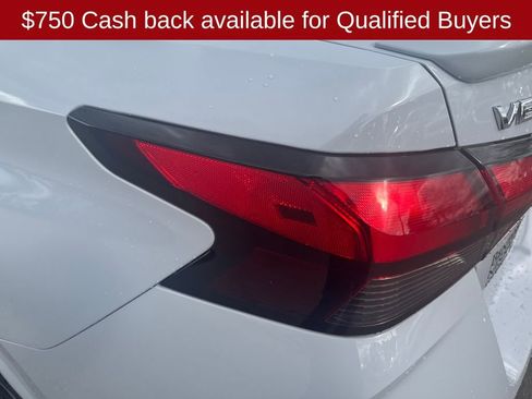 New 2025 Nissan Versa SR w/ Trunk Package image 39