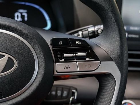 New 2025 Hyundai Elantra SE image 11