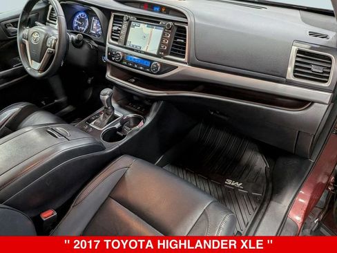 Used 2017 Toyota Highlander XLE AWD/4WD image 38