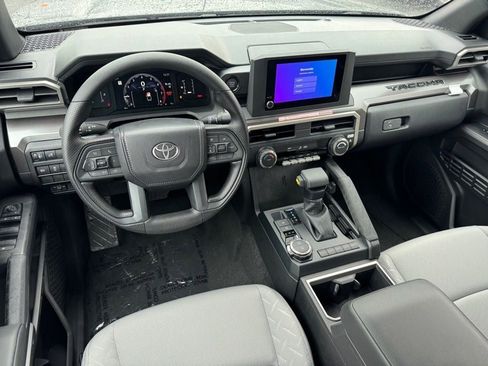 Used 2025 Toyota Tacoma SR5 AWD/4WD image 12
