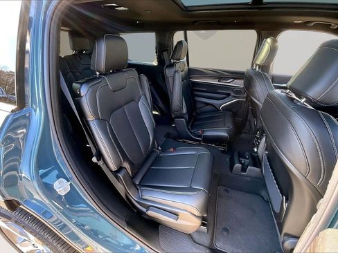 New 2026 Jeep Grand Cherokee L Limited w/ Luxury Tech Group II AWD/4WD image 22