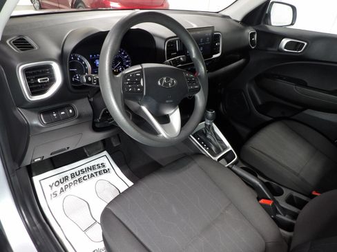 Used 2021 Hyundai Venue SE FWD image 8