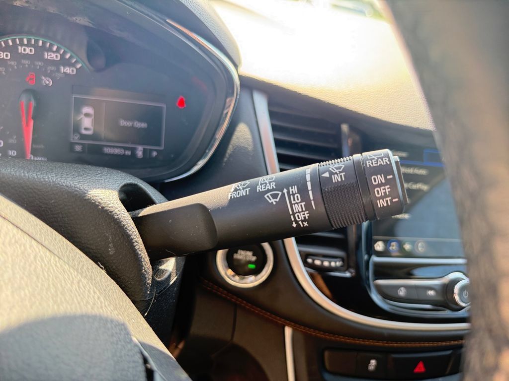 Used 2019 Chevrolet Trax LT w/ LT Convenience Package FWD image 38