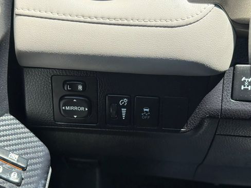 Used 2013 Toyota RAV4 XLE AWD/4WD image 37