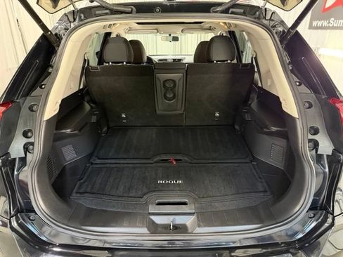 Used 2018 Nissan Rogue SV w/ Sun & Sound Touring Package AWD/4WD image 9