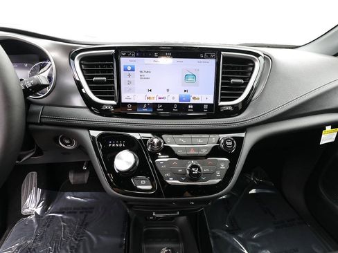 New 2026 Chrysler Pacifica Select w/ S Appearance Package AWD/4WD image 15
