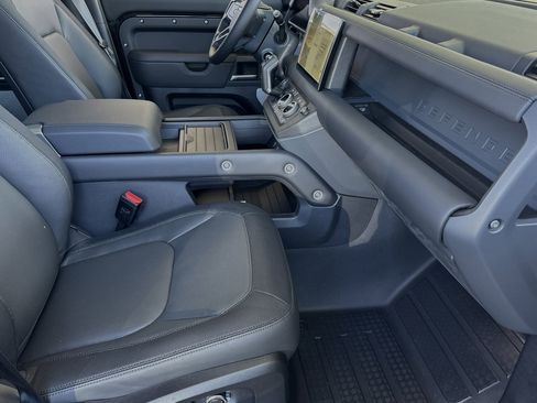 New 2024 Land Rover Defender 130 X-Dynamic SE image 14