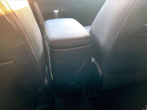 Used 2016 Toyota RAV4 Limited image 29