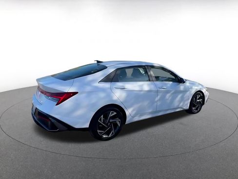 Used 2025 Hyundai Elantra SEL image 15