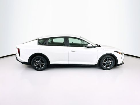 Used 2025 Kia K4 LXS image 10