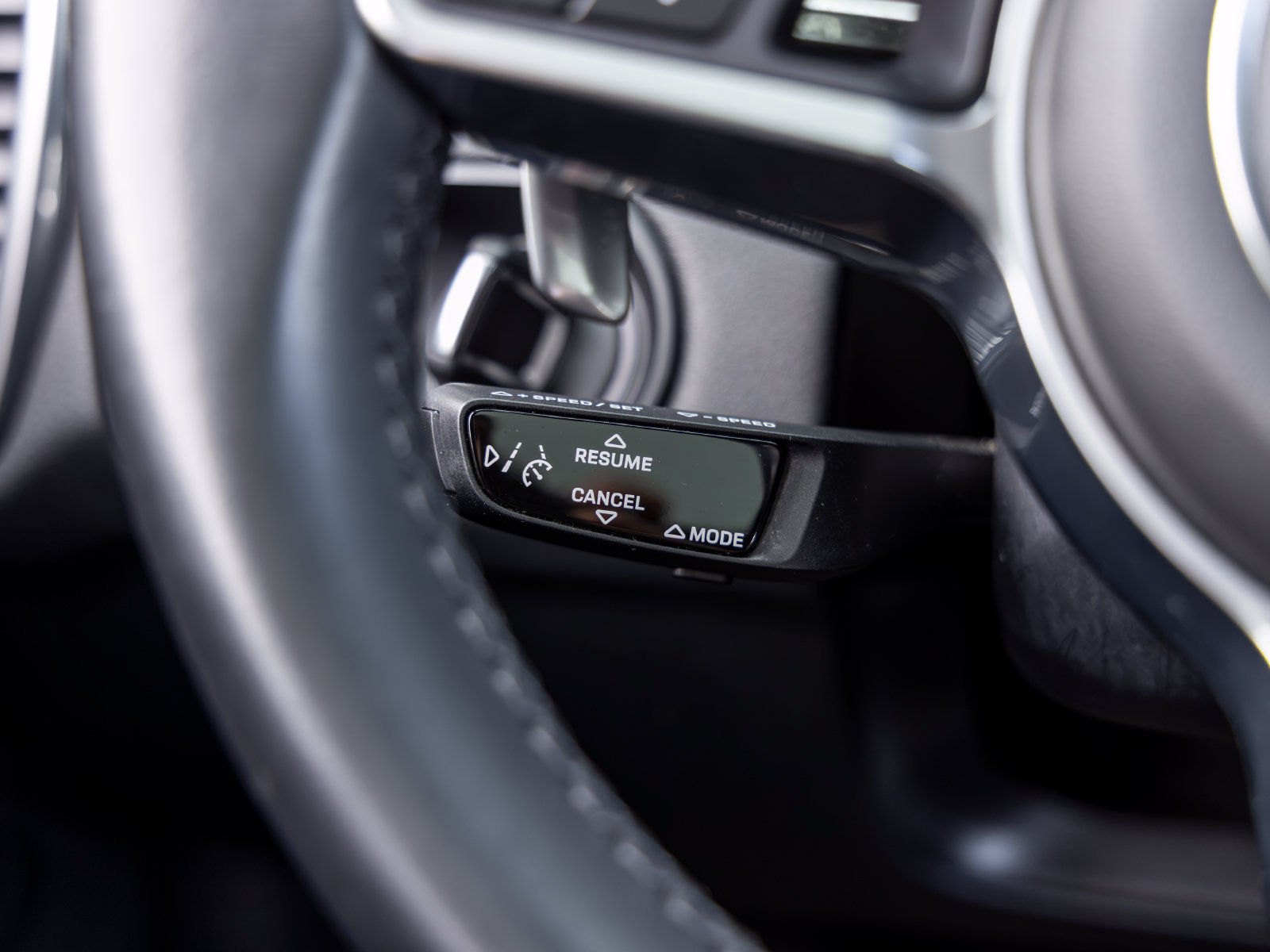 Certified 2022 Porsche Cayenne Platinum Edition AWD/4WD image 40
