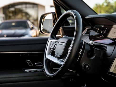 Used 2022 Land Rover Range Rover SE image 10