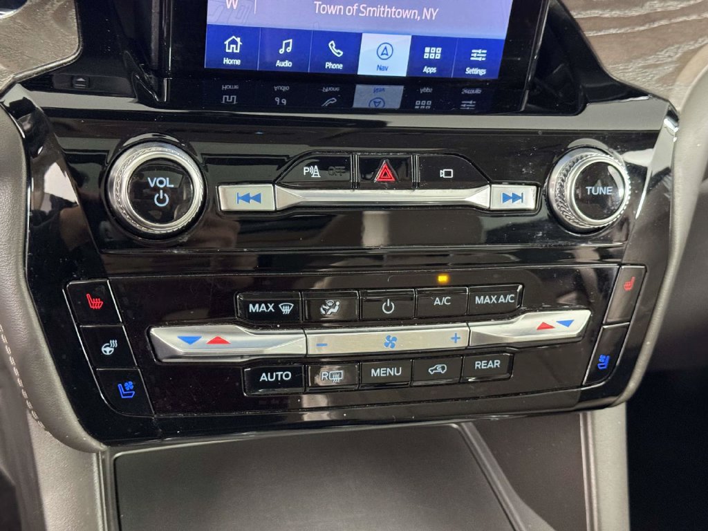 Used 2022 Ford Explorer Platinum w/ Technology Package AWD/4WD image 27