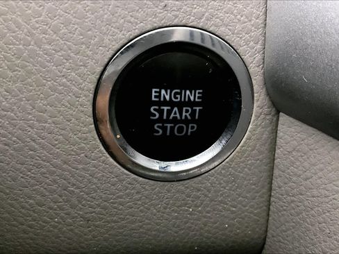 Used 2019 Toyota Highlander XLE FWD image 33
