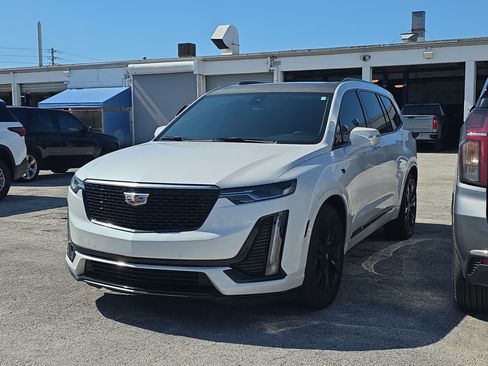 Used 2022 Cadillac XT6 Premium Luxury FWD image 1