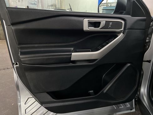 Used 2022 Ford Explorer XLT image 14