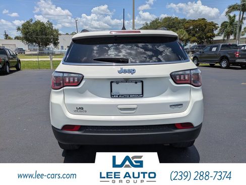 Used 2018 Jeep Compass Latitude w/ Popular Equipment Group FWD image 4