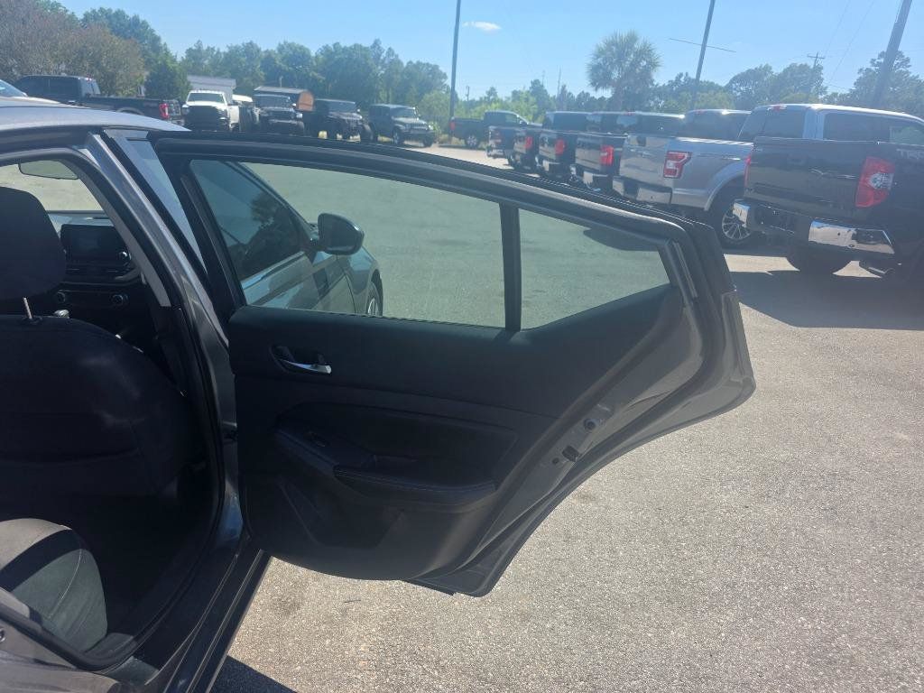 Used 2019 Nissan Altima 2.5 S FWD image 12