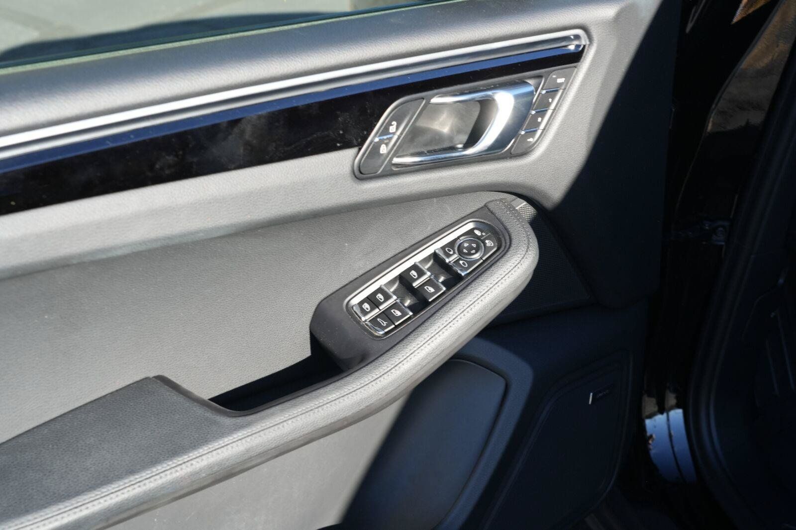 Used 2021 Porsche Macan AWD/4WD image 11