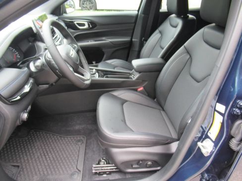 New 2026 Jeep Compass Latitude AWD/4WD image 17