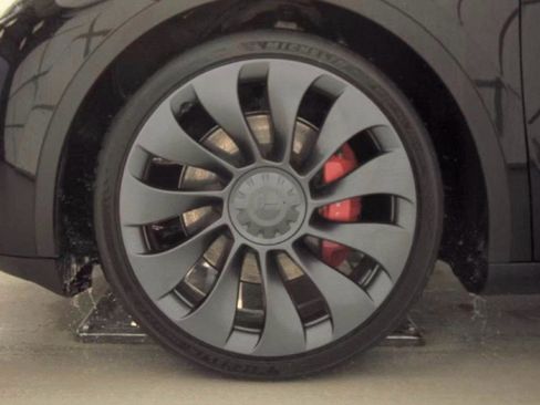 Used 2023 Tesla Model Y Performance AWD/4WD image 17