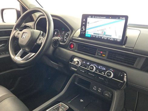 Used 2025 Honda Pilot Touring image 8