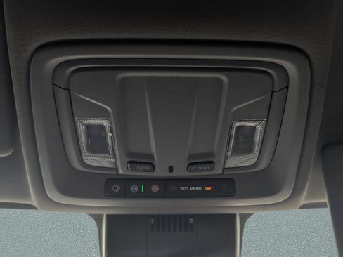 Used 2022 Chevrolet Silverado 1500 LTZ AWD/4WD image 22