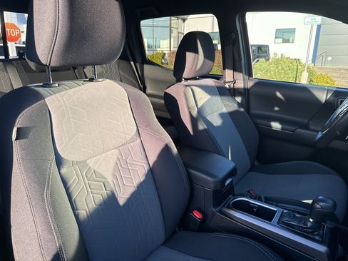 Used 2020 Toyota Tacoma TRD Sport image 30