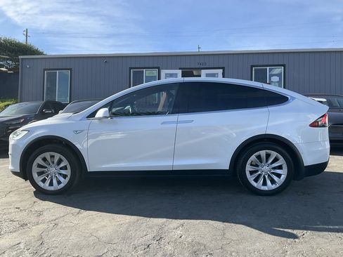Used 2016 Tesla Model X 90D image 5