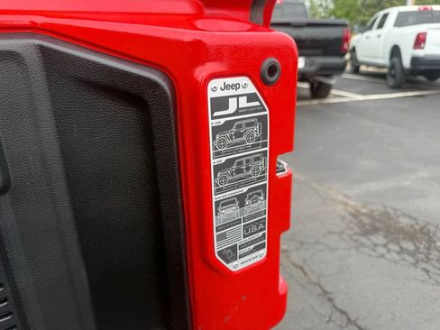 Certified 2019 Jeep Wrangler Sport AWD/4WD image 39
