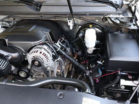 Used 2011 Cadillac Escalade AWD image 41