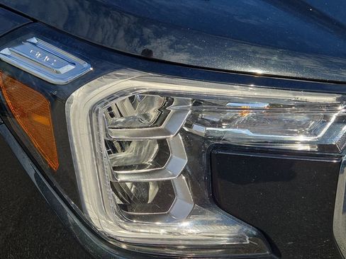 Used 2024 GMC Terrain SLT image 5