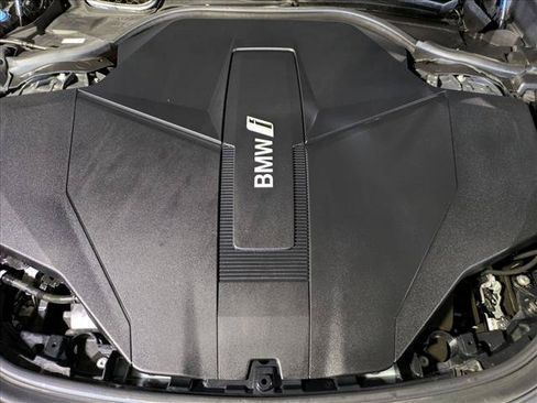Used 2023 BMW i7 xDrive60 AWD/4WD image 25