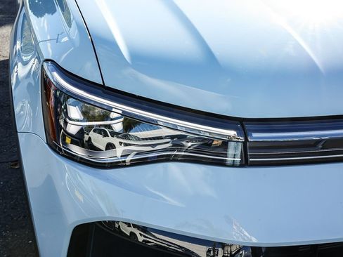 New 2026 Volkswagen Taos SE image 14