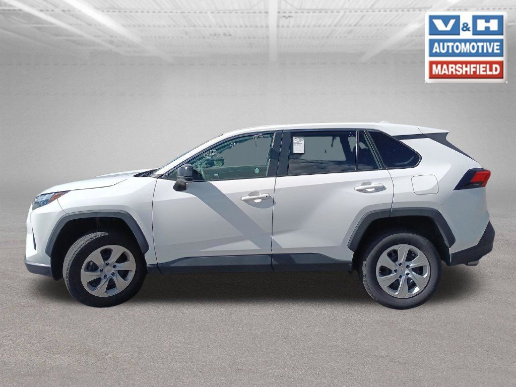 Used 2025 Toyota RAV4 LE AWD/4WD image 2