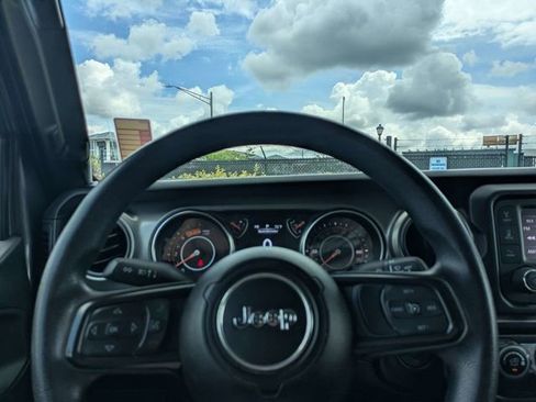 Used 2021 Jeep Gladiator Sport AWD/4WD image 28