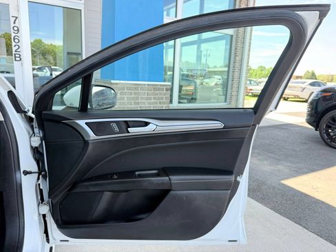 Used 2019 Ford Fusion SE FWD image 21