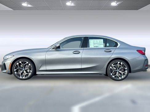 Used 2026 BMW 330i Sedan w/ Premium Package RWD image 2