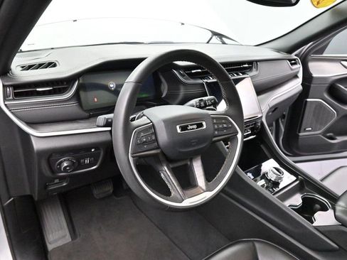 Used 2024 Jeep Grand Cherokee Limited 4xe AWD/4WD image 16