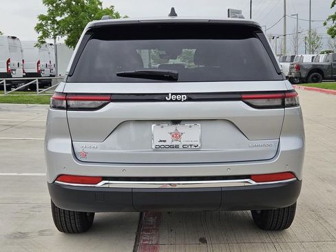 New 2026 Jeep Grand Cherokee Laredo AWD/4WD image 4