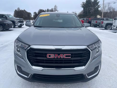 Used 2024 GMC Terrain SLE image 2