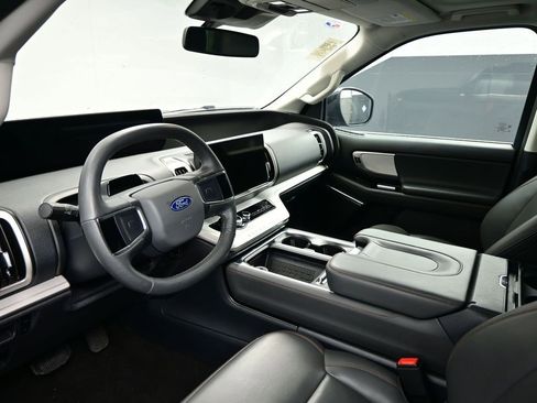 Used 2025 Ford Expedition Active image 7