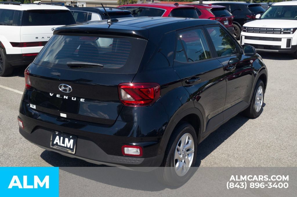 Certified 2026 Hyundai Venue SE FWD image 5