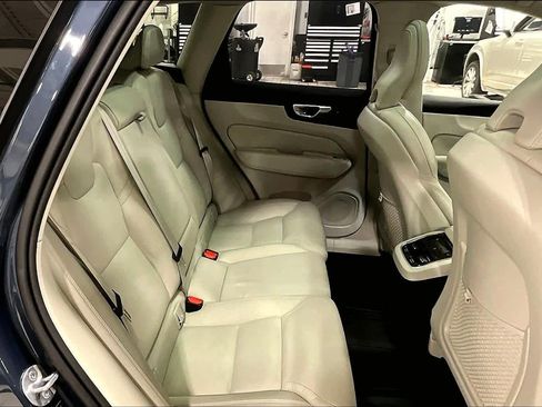 Certified 2024 Volvo XC60 B5 Ultimate w/ Climate Package image 19