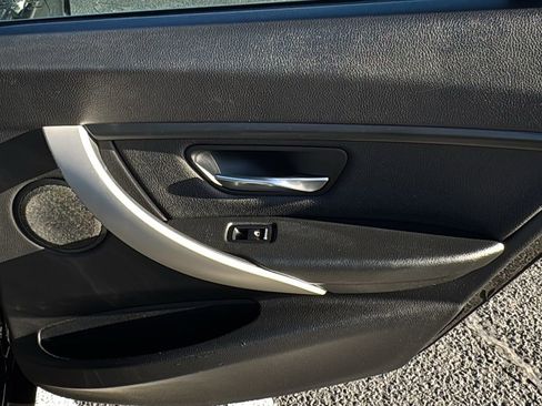 Used 2018 BMW 320i xDrive Sedan image 15