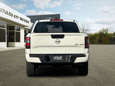 Used 2023 Nissan Frontier SV image 9