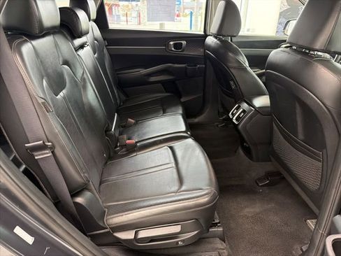 Used 2024 Kia Sorento S FWD image 11