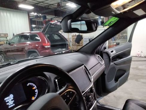 Used 2019 Jeep Grand Cherokee Limited image 25