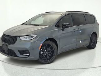 Used 2025 Chrysler Pacifica Limited FWD 360° Tour