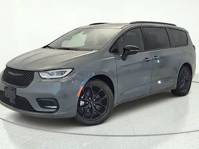 Used 2025 Chrysler Pacifica Limited